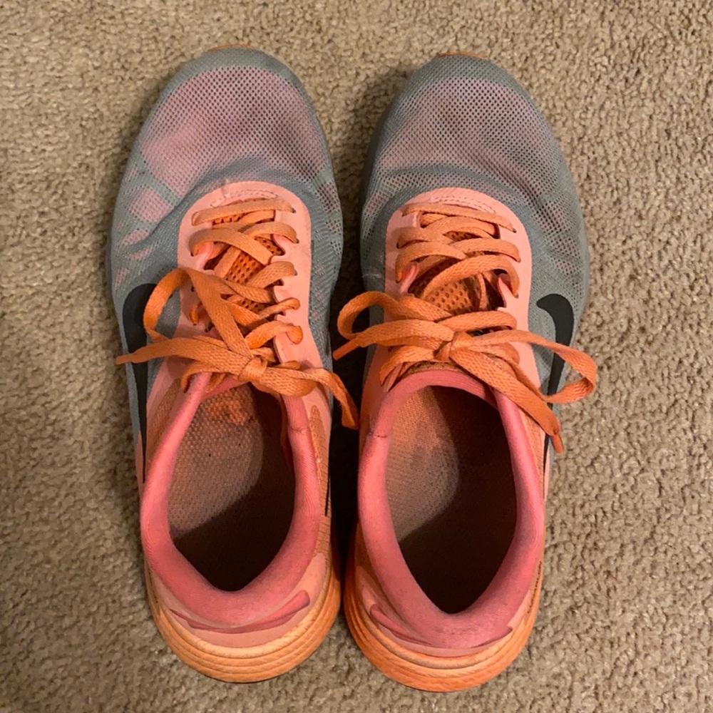 Coral/peach Nike lunarlaunch shoes